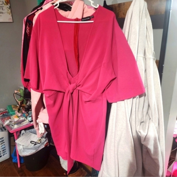 PRETTYLITTLETHING 22 hot pink romper - Picture 3 of 6